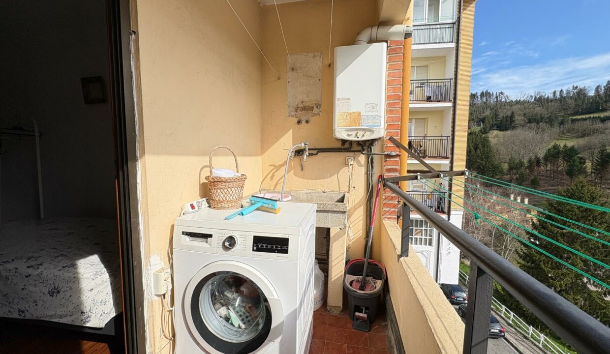 97753726-6e05-4603-a9d3-c7174934d594